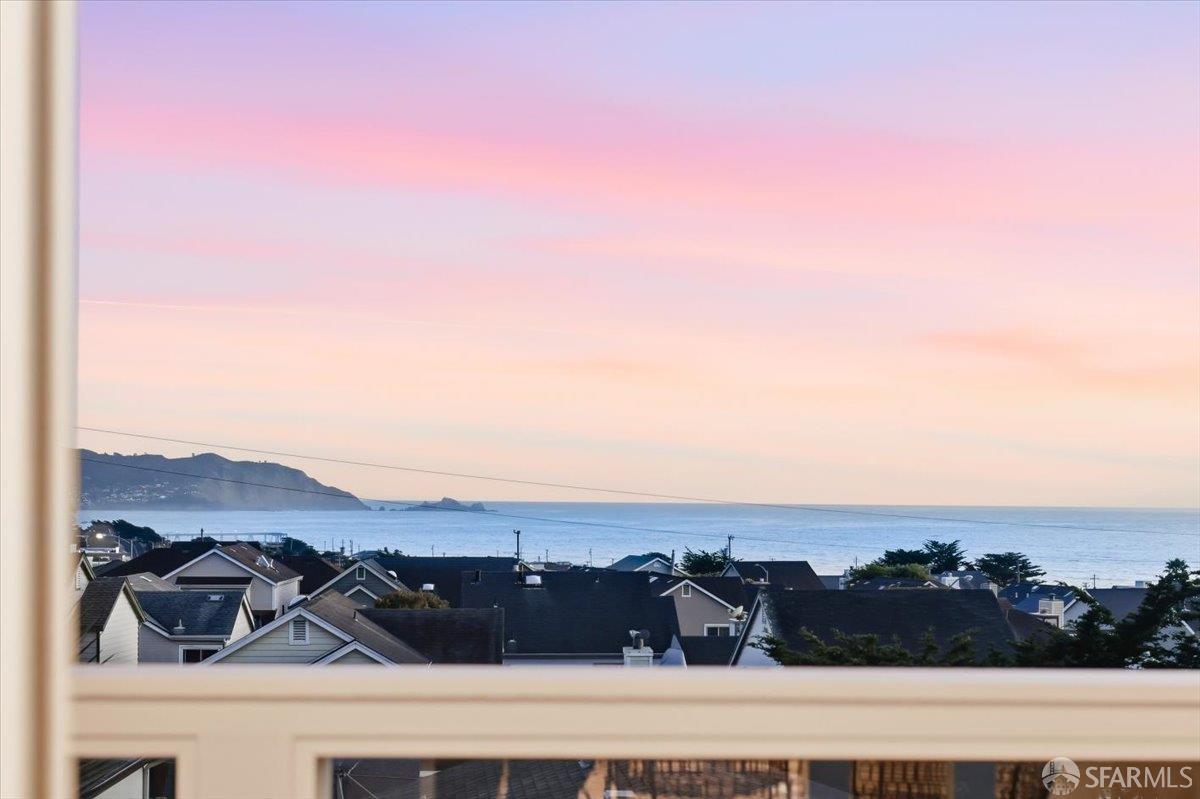 Detail Gallery Image 7 of 68 For 25 Shasta Ln, Pacifica,  CA 94044 - 4 Beds | 3 Baths