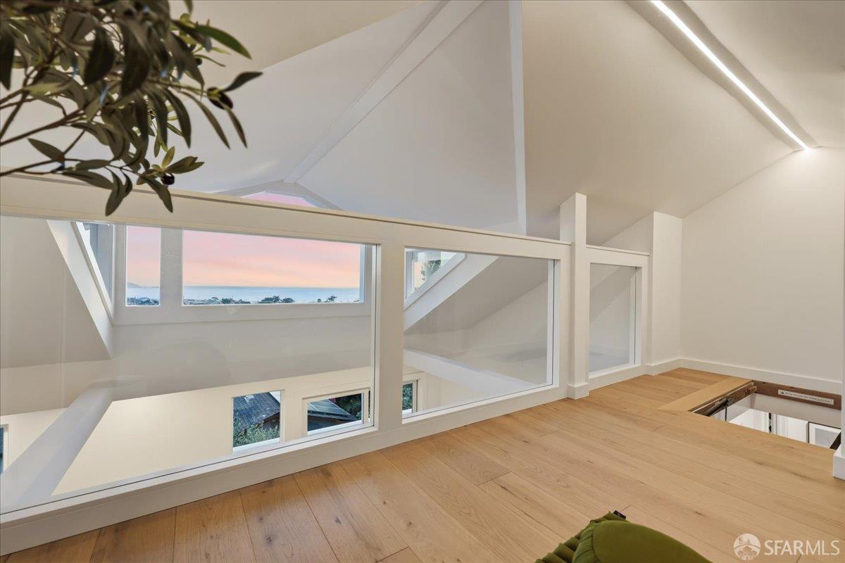 Detail Gallery Image 32 of 68 For 25 Shasta Ln, Pacifica,  CA 94044 - 4 Beds | 3 Baths