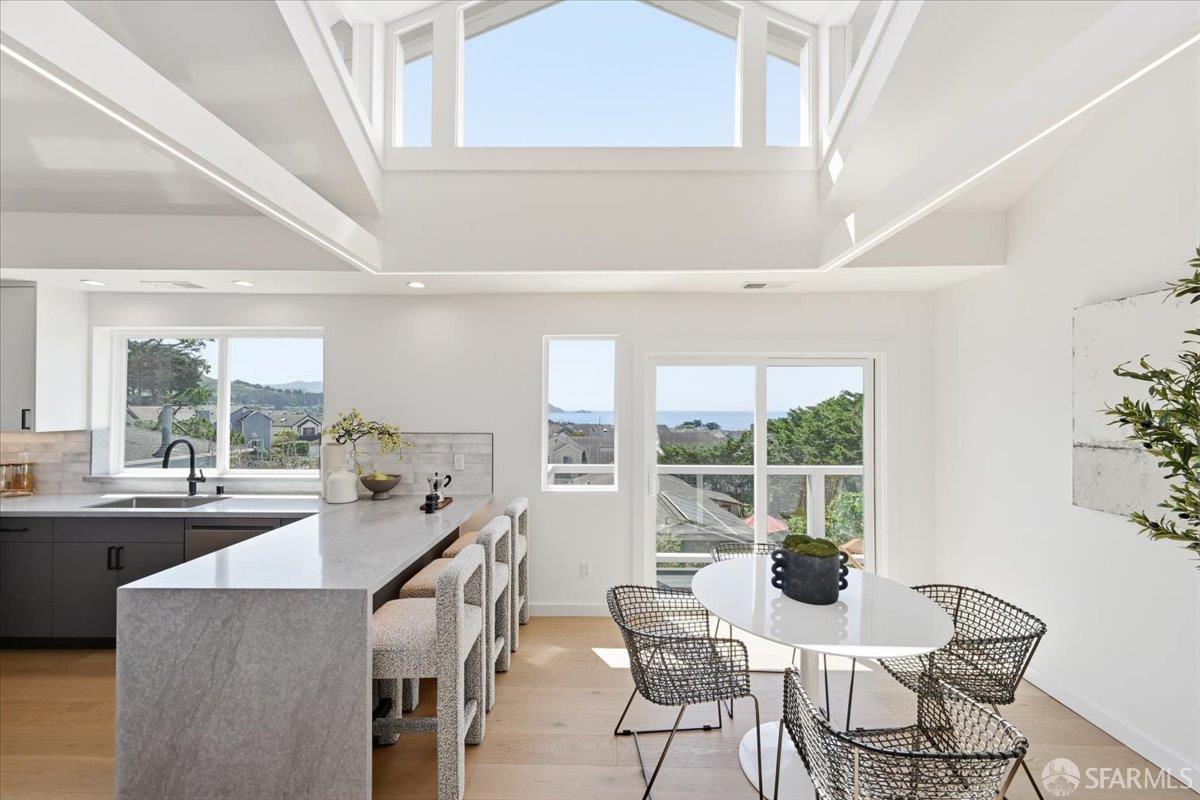 Detail Gallery Image 27 of 68 For 25 Shasta Ln, Pacifica,  CA 94044 - 4 Beds | 3 Baths