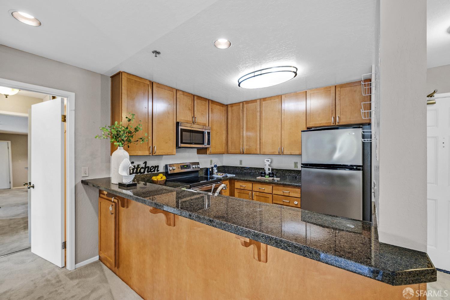 Detail Gallery Image 5 of 24 For 300 Murchison Dr #220,  Millbrae,  CA 94030 - 2 Beds | 2 Baths