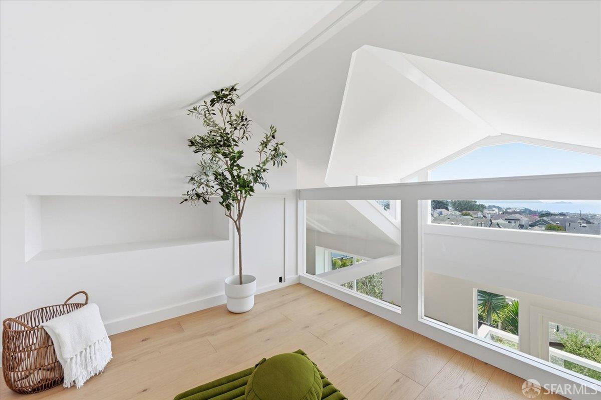 Detail Gallery Image 30 of 68 For 25 Shasta Ln, Pacifica,  CA 94044 - 4 Beds | 3 Baths