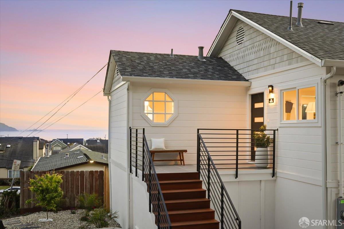 Detail Gallery Image 3 of 68 For 25 Shasta Ln, Pacifica,  CA 94044 - 4 Beds | 3 Baths