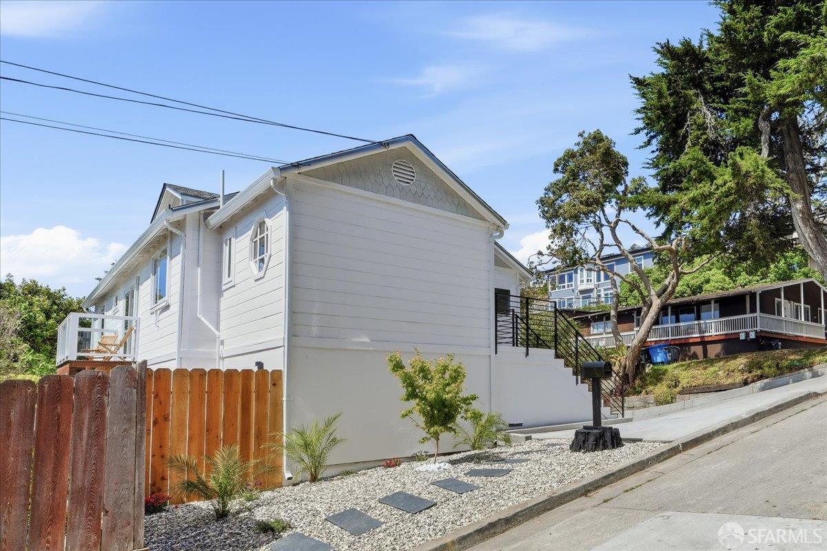 Detail Gallery Image 57 of 68 For 25 Shasta Ln, Pacifica,  CA 94044 - 4 Beds | 3 Baths