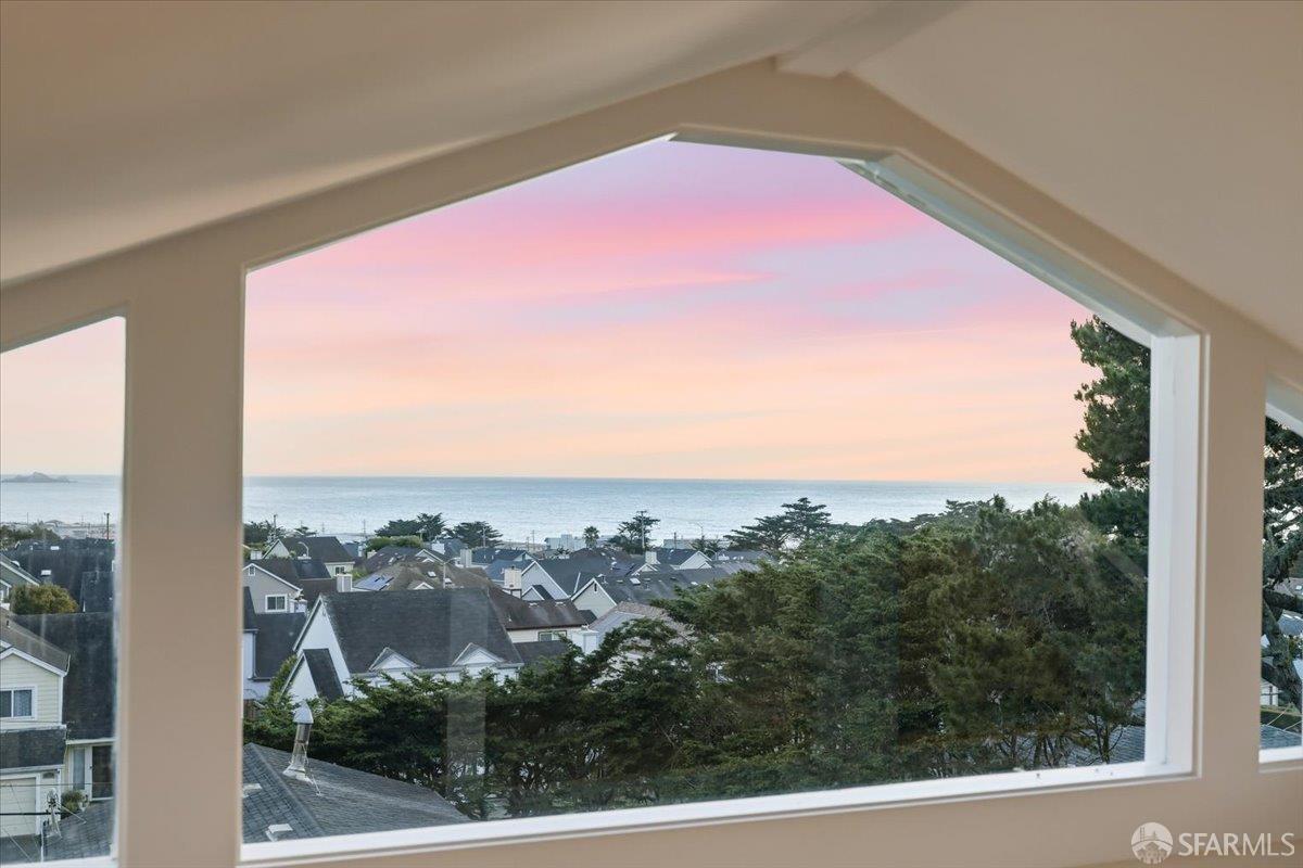 Detail Gallery Image 33 of 68 For 25 Shasta Ln, Pacifica,  CA 94044 - 4 Beds | 3 Baths