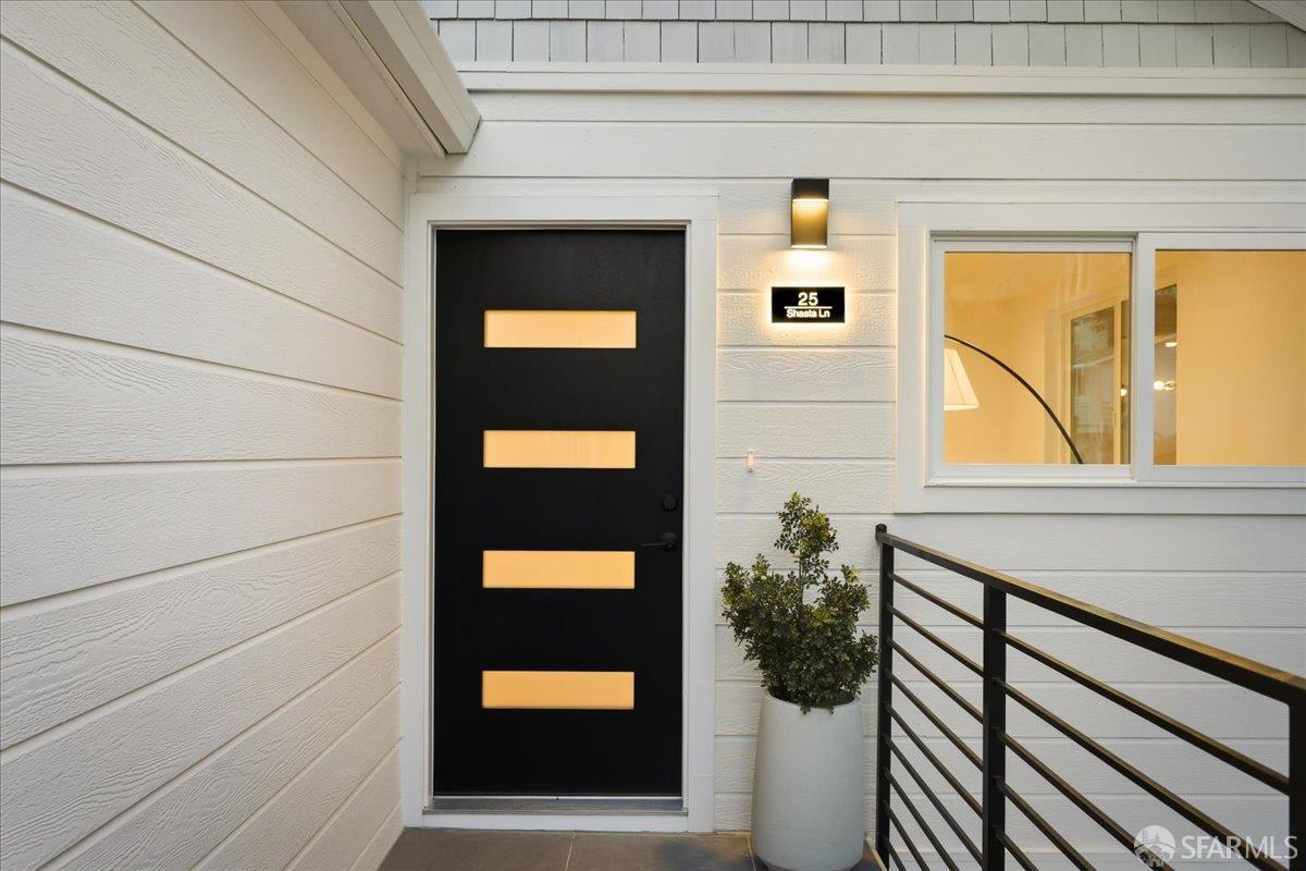 Detail Gallery Image 4 of 68 For 25 Shasta Ln, Pacifica,  CA 94044 - 4 Beds | 3 Baths