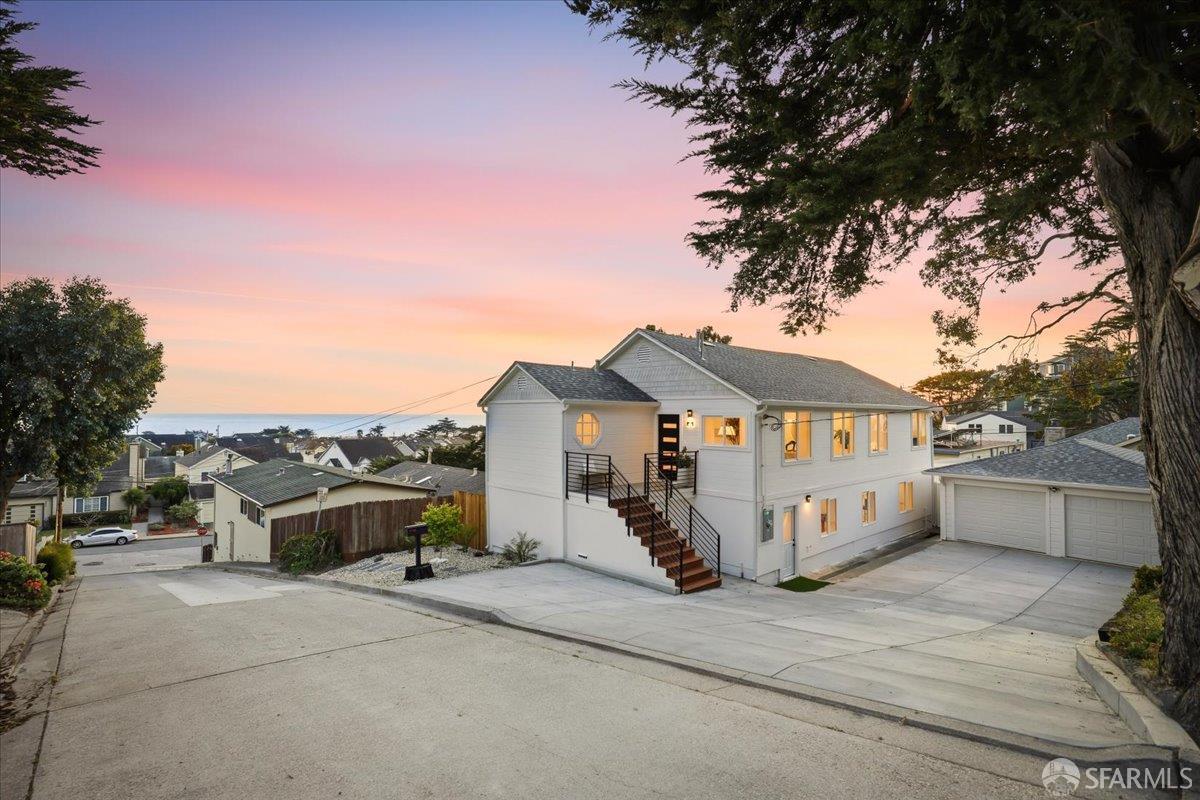 Detail Gallery Image 2 of 68 For 25 Shasta Ln, Pacifica,  CA 94044 - 4 Beds | 3 Baths