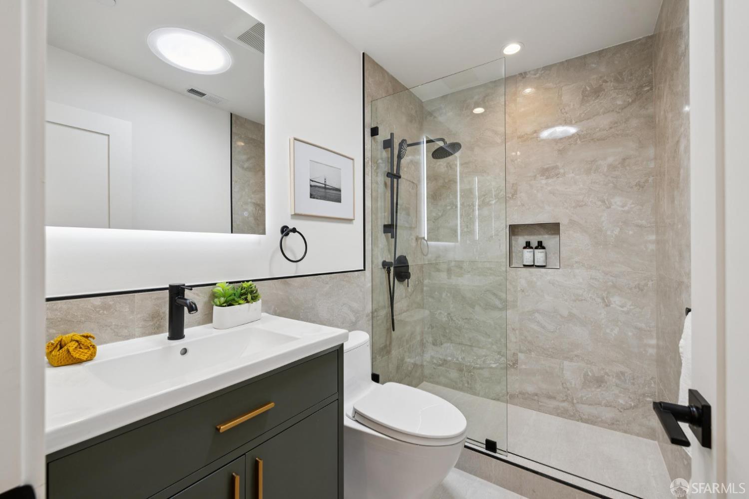 Detail Gallery Image 38 of 72 For 422 Winchester St, Daly City,  CA 94014 - 5 Beds | 3 Baths