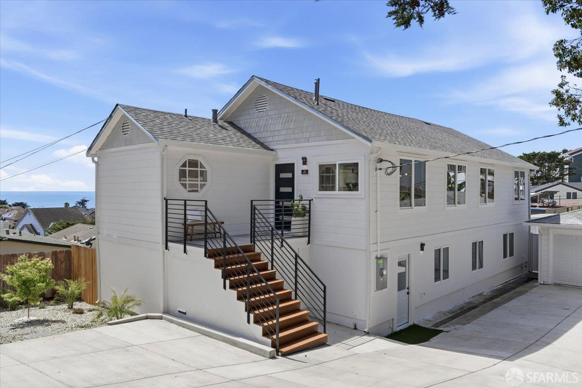 Detail Gallery Image 11 of 68 For 25 Shasta Ln, Pacifica,  CA 94044 - 4 Beds | 3 Baths