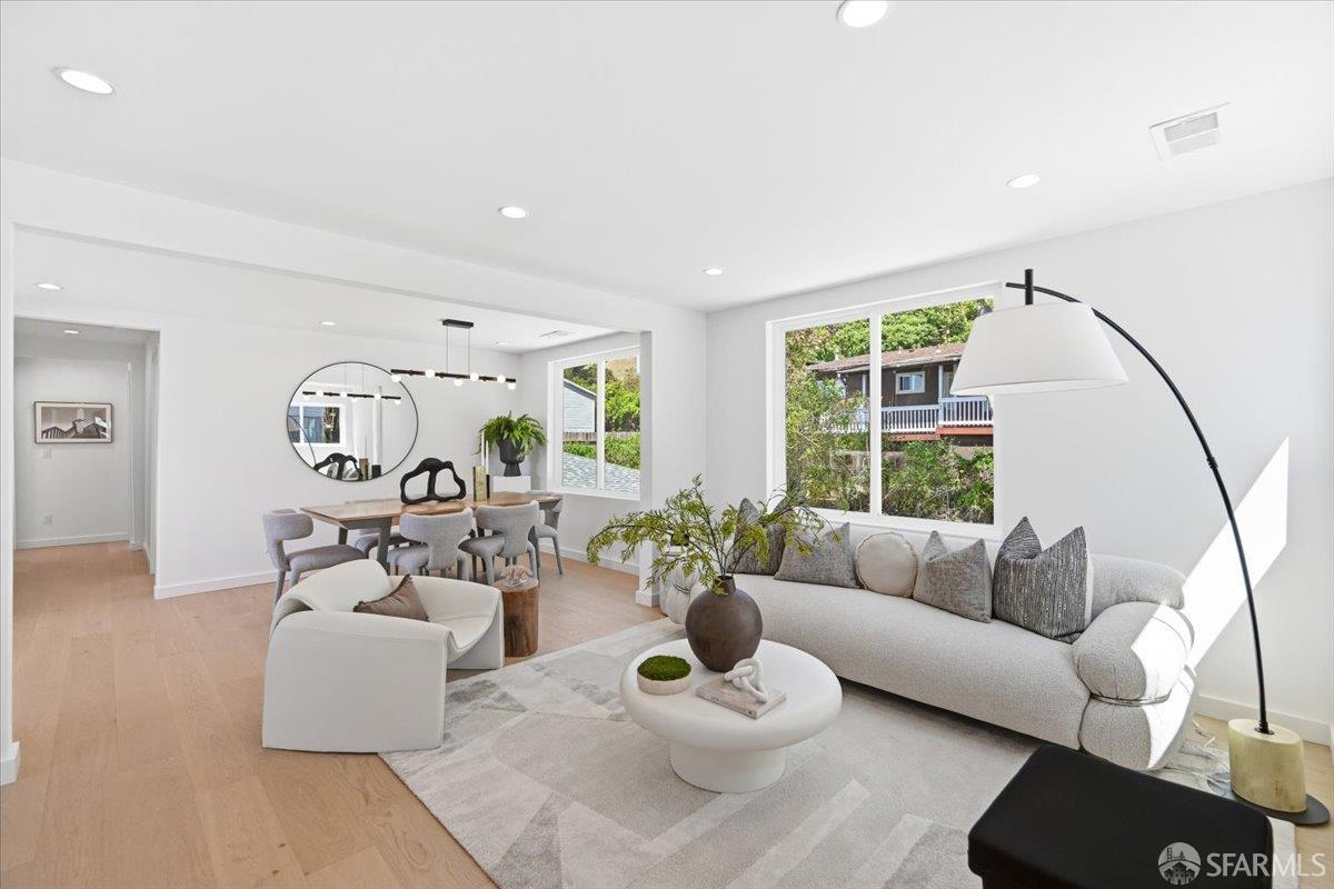 Detail Gallery Image 13 of 68 For 25 Shasta Ln, Pacifica,  CA 94044 - 4 Beds | 3 Baths