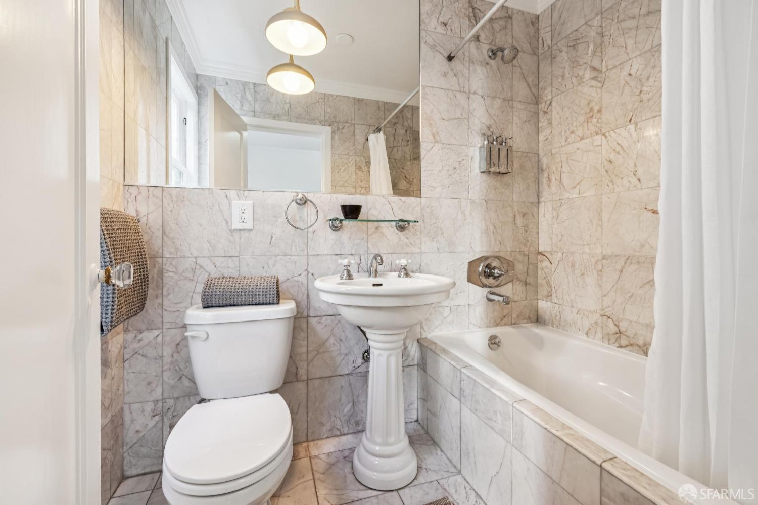 Photo #17: 426120470 Listing: Photo #17