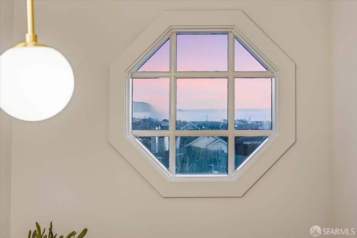 Detail Gallery Image 10 of 68 For 25 Shasta Ln, Pacifica,  CA 94044 - 4 Beds | 3 Baths