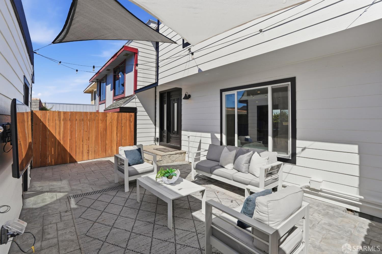 Detail Gallery Image 9 of 66 For 3730 Bettman Way, South San Francisco,  CA 94080 - 3 Beds | 2/1 Baths