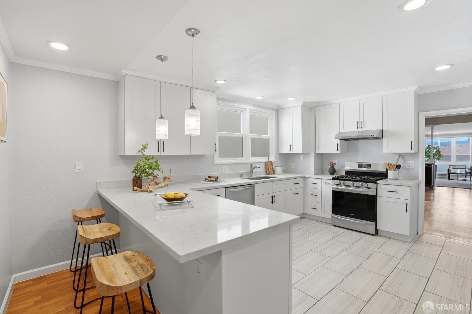 Detail Gallery Image 15 of 55 For 636 Southgate Ave, Daly City,  CA 94015 - 4 Beds | 2 Baths