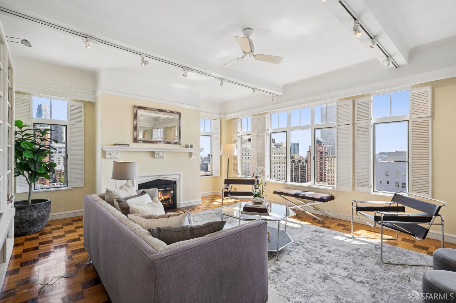 Photo #3: 426120848 Listing: Photo #3