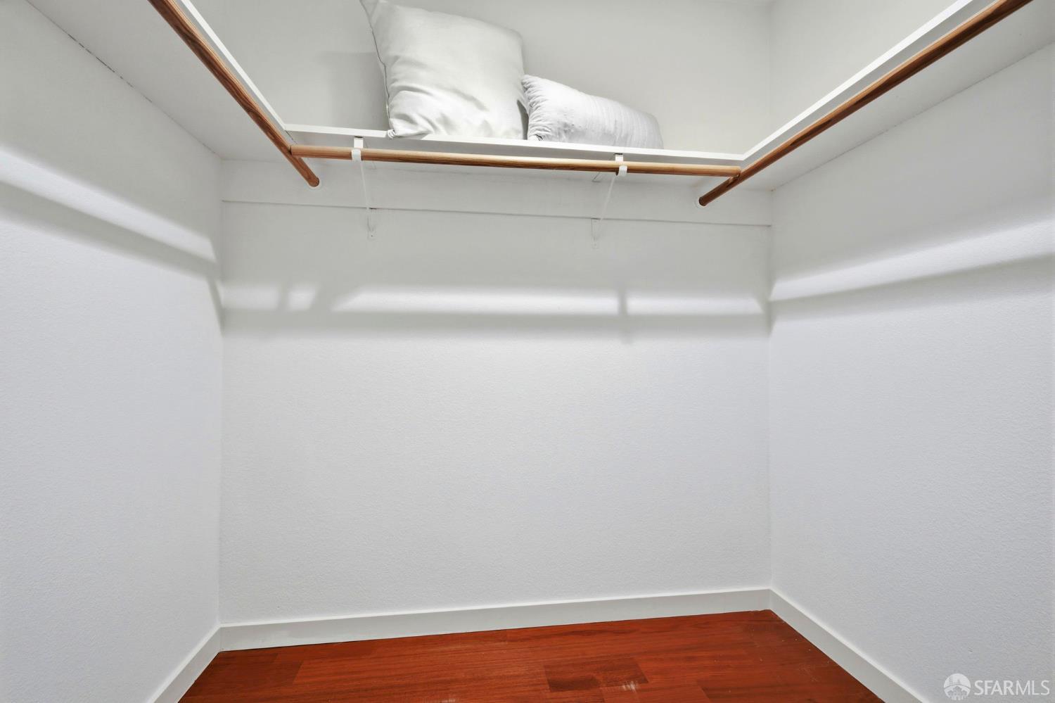 Photo #22: 426121923 Listing: Photo #22