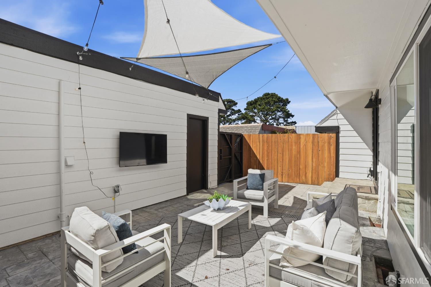 Detail Gallery Image 10 of 66 For 3730 Bettman Way, South San Francisco,  CA 94080 - 3 Beds | 2/1 Baths