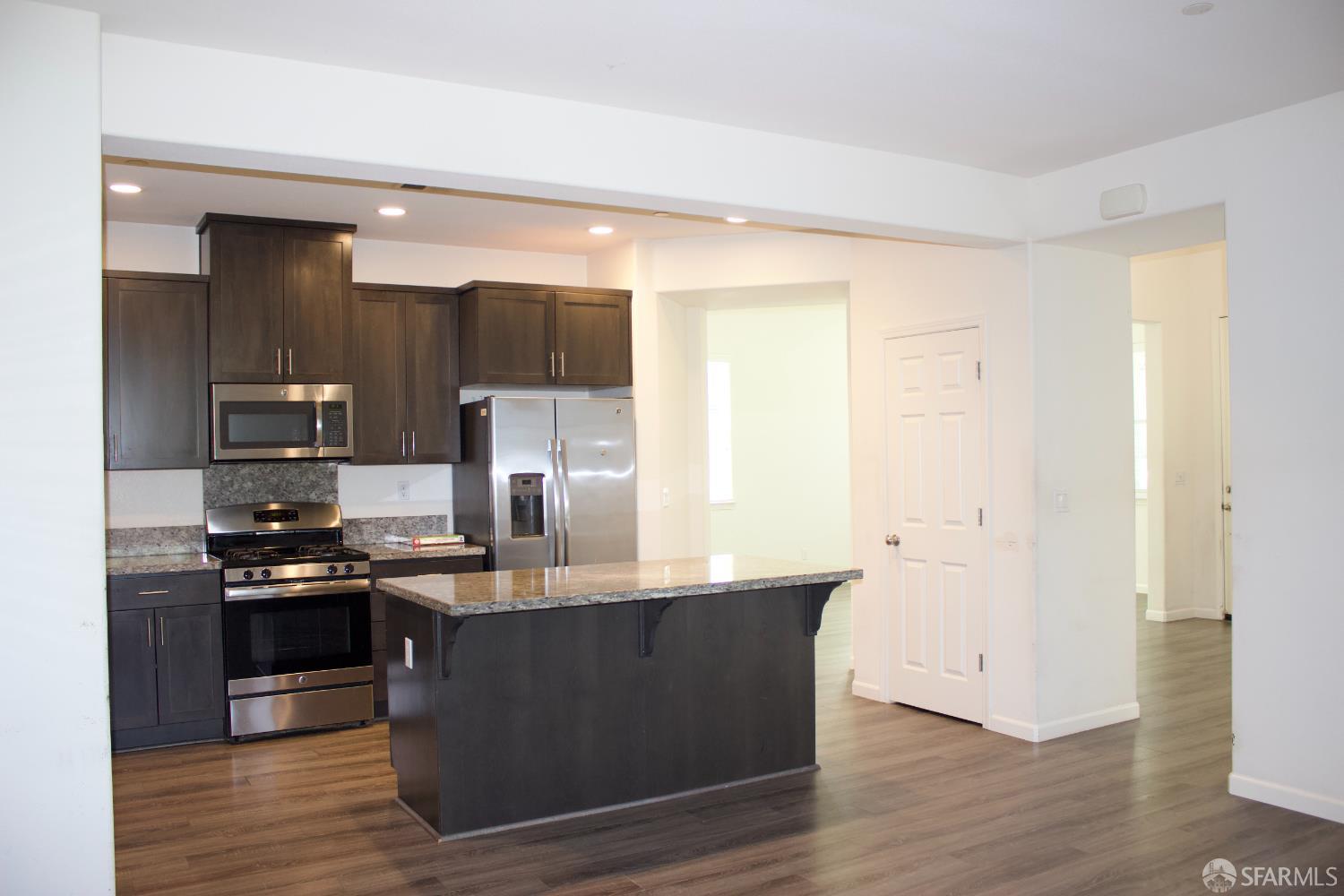 Detail Gallery Image 3 of 9 For 5056 Baffy Ct, Richmond,  CA 94806 - 3 Beds | 2/1 Baths