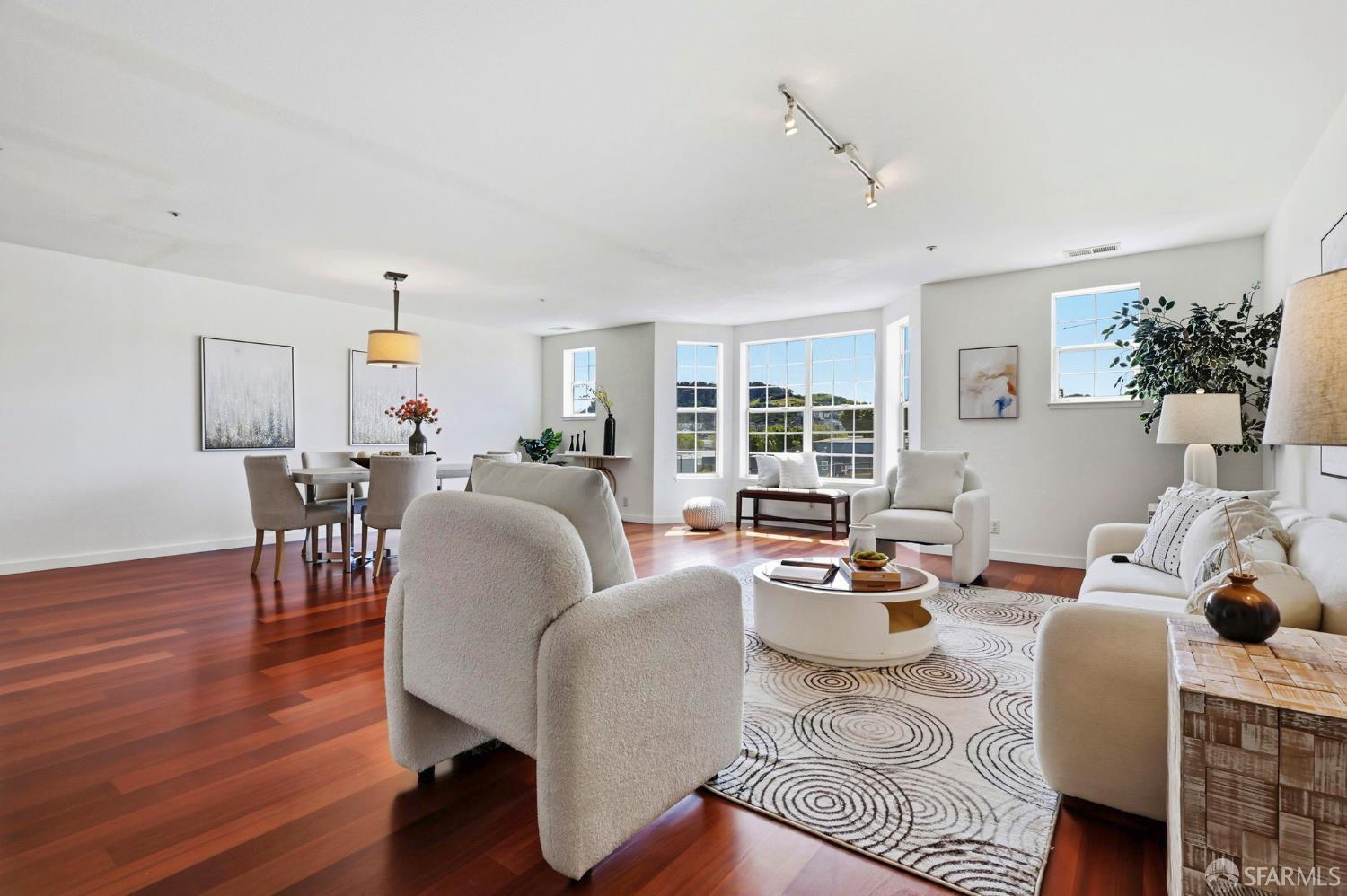 Photo #4: 426121923 Listing: Photo #4