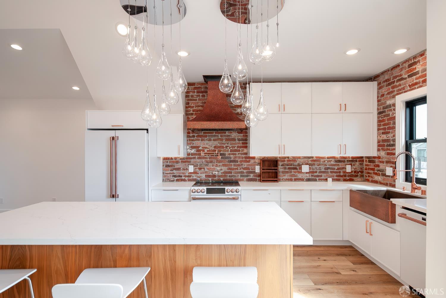 Detail Gallery Image 10 of 34 For 60 Carmelita St, San Francisco,  CA 94117 - 2 Beds | 2 Baths