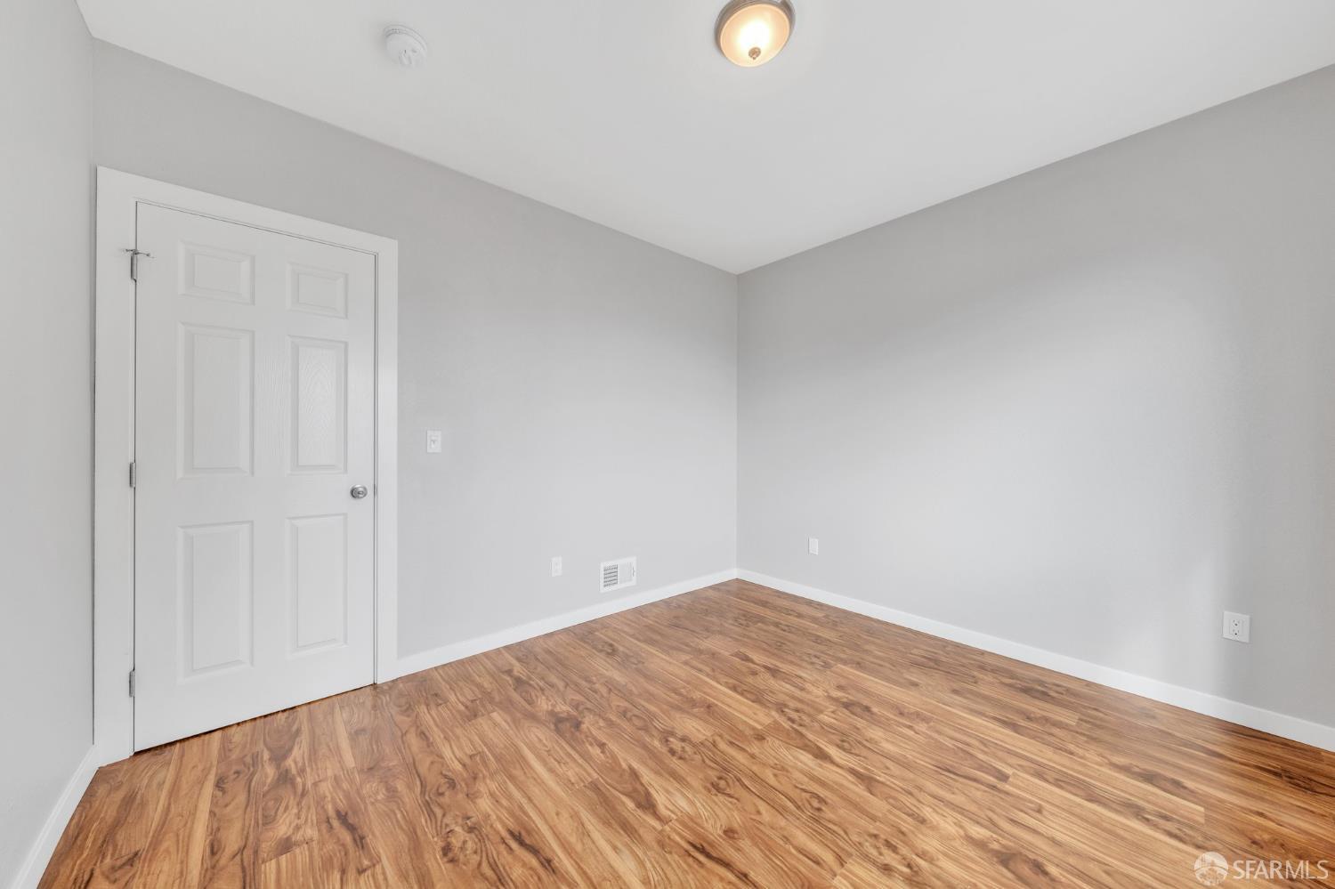 1081 Goettingen, San Francisco, CA, 94134