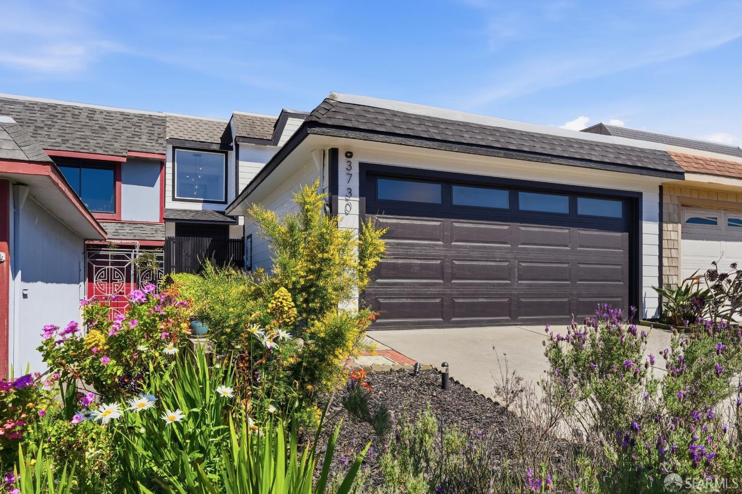 Detail Gallery Image 4 of 66 For 3730 Bettman Way, South San Francisco,  CA 94080 - 3 Beds | 2/1 Baths