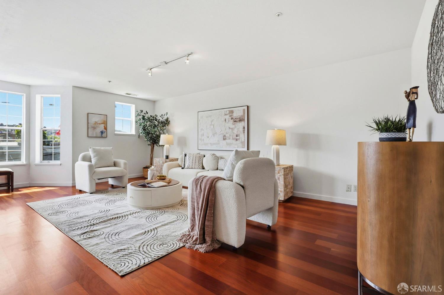 Photo #2: 426121923 Listing: Photo #2