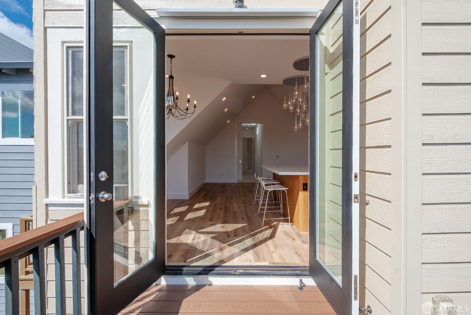 Detail Gallery Image 8 of 34 For 60 Carmelita St, San Francisco,  CA 94117 - 2 Beds | 2 Baths