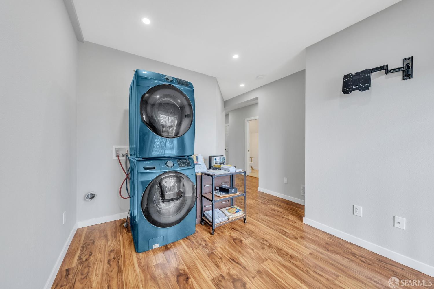 1081 Goettingen, San Francisco, CA, 94134