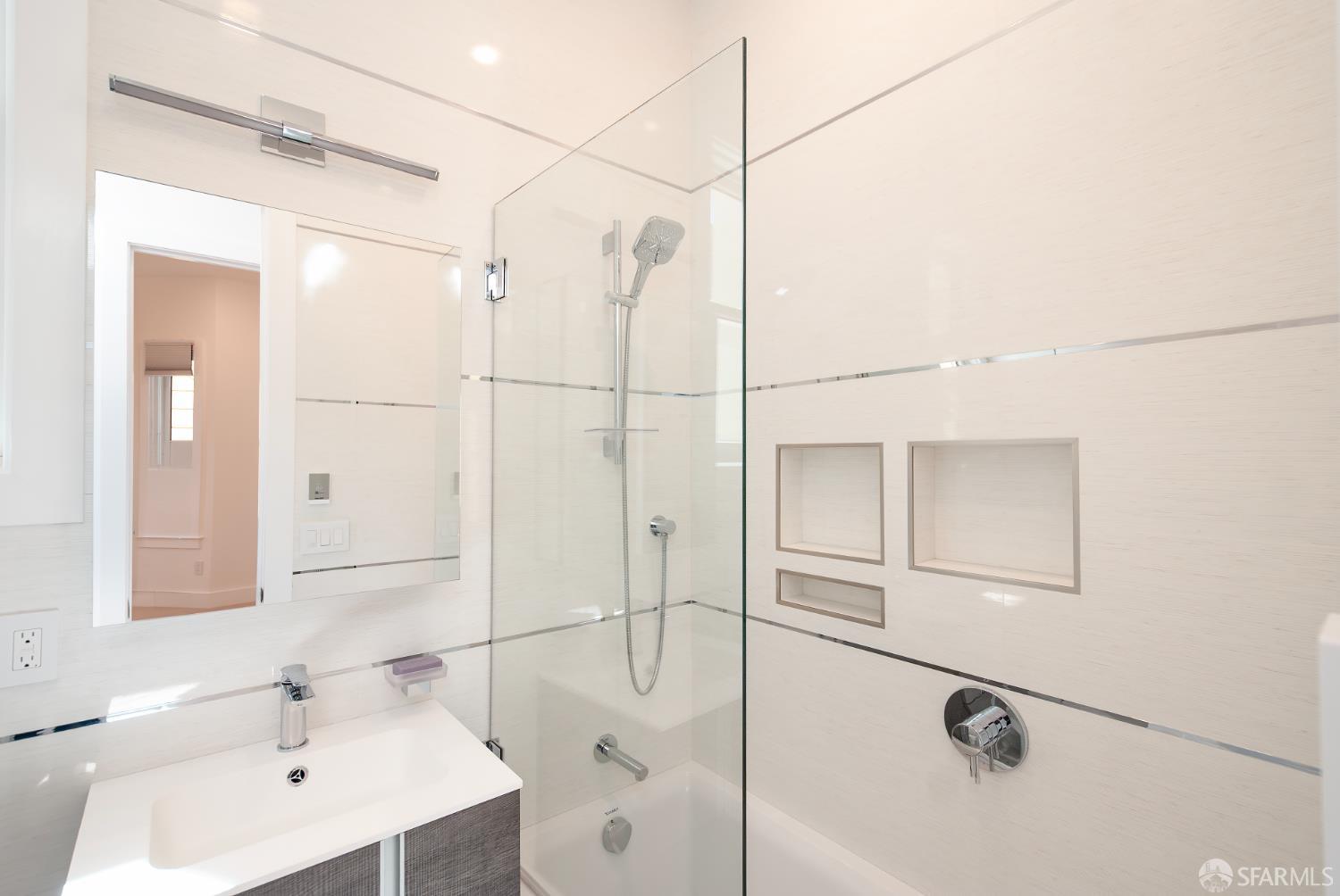 Detail Gallery Image 31 of 34 For 60 Carmelita St, San Francisco,  CA 94117 - 2 Beds | 2 Baths