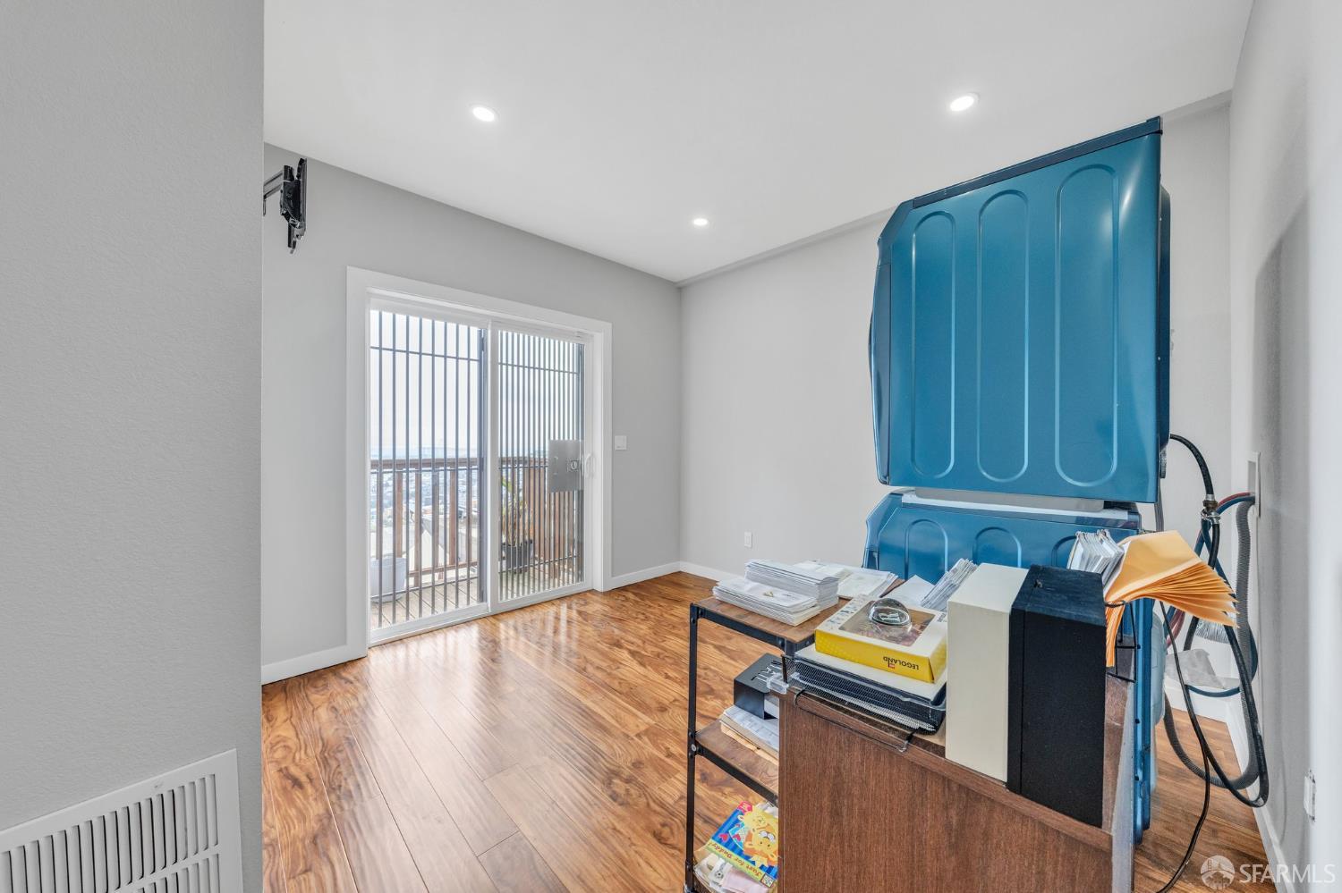 1081 Goettingen, San Francisco, CA, 94134