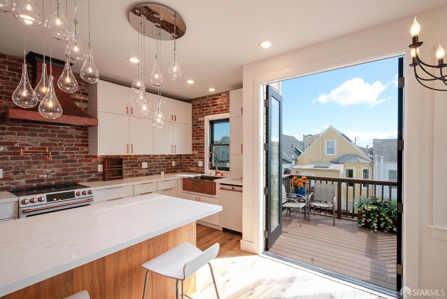 Detail Gallery Image 5 of 34 For 60 Carmelita St, San Francisco,  CA 94117 - 2 Beds | 2 Baths