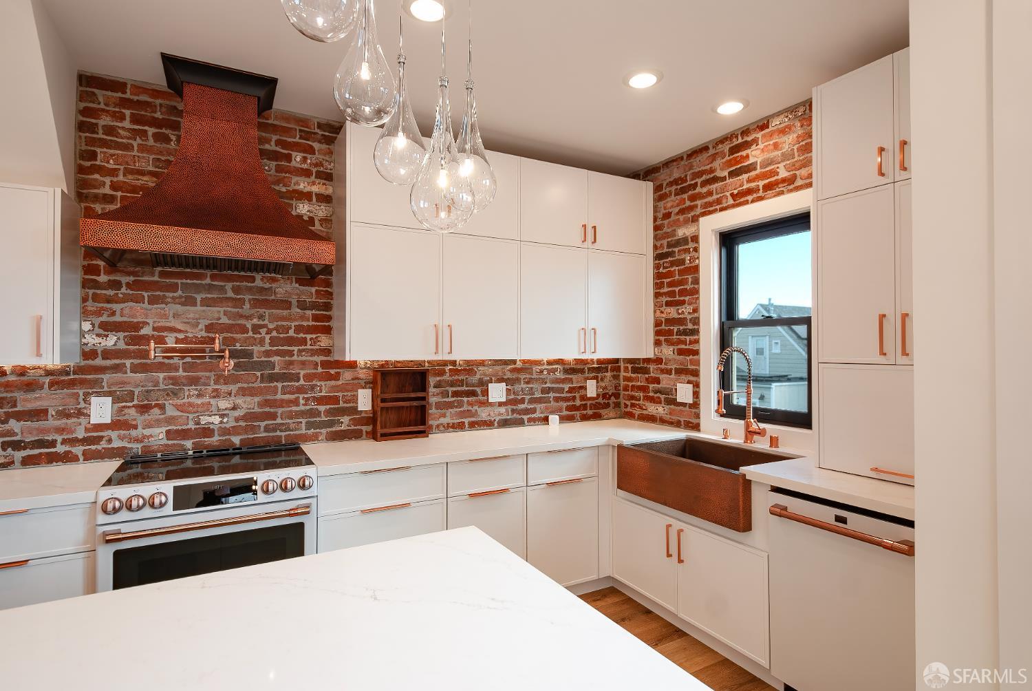 Detail Gallery Image 11 of 34 For 60 Carmelita St, San Francisco,  CA 94117 - 2 Beds | 2 Baths