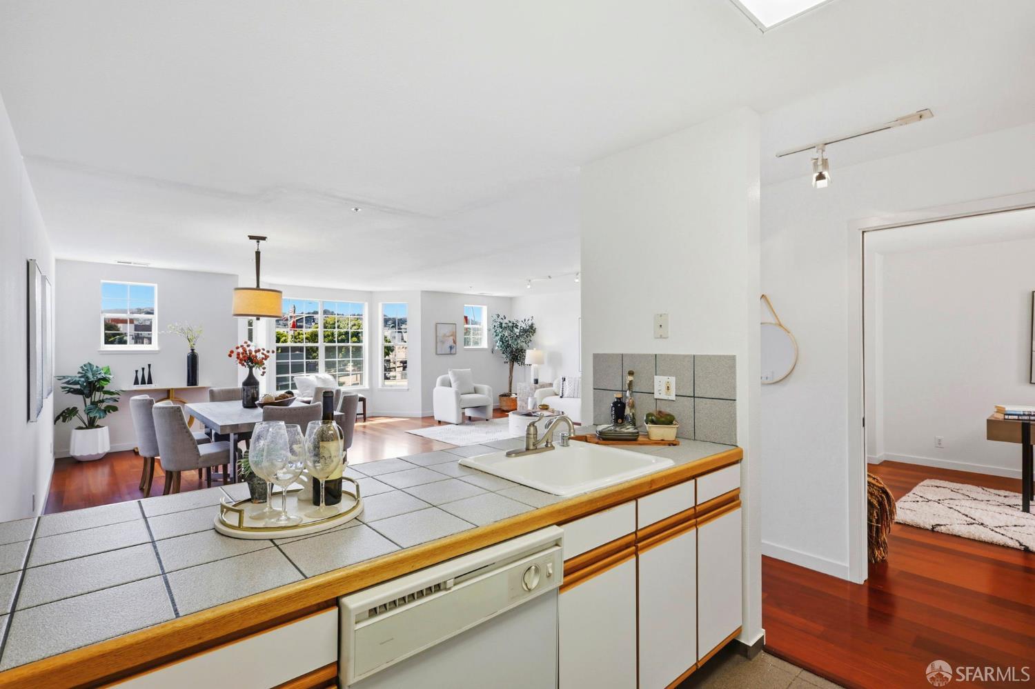 Photo #10: 426121923 Listing: Photo #10