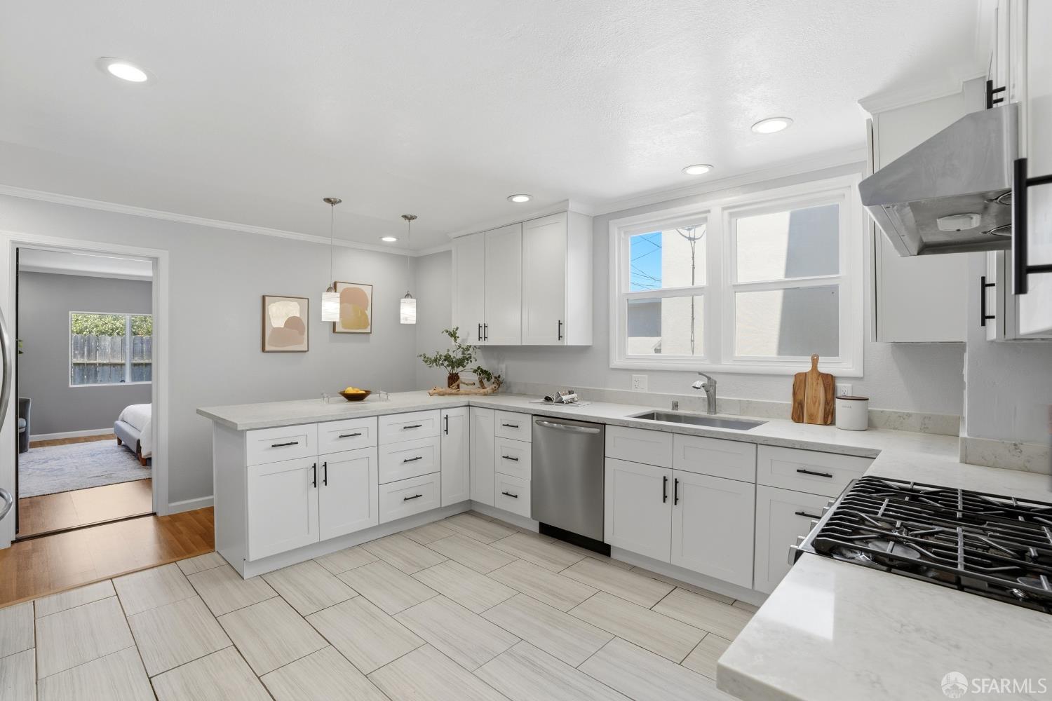 Detail Gallery Image 16 of 55 For 636 Southgate Ave, Daly City,  CA 94015 - 4 Beds | 2 Baths