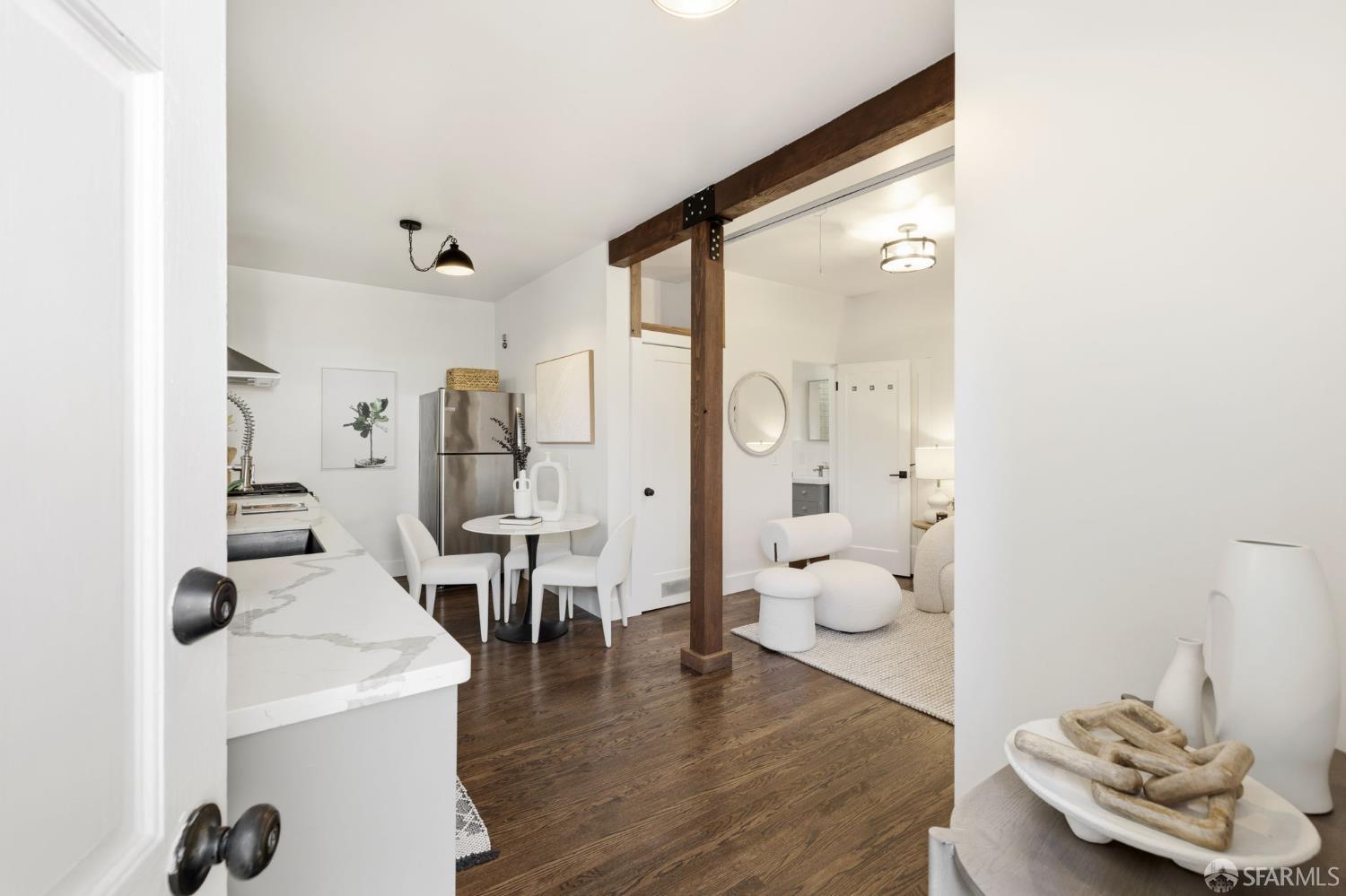 Photo #4: 426121650 Listing: Photo #4