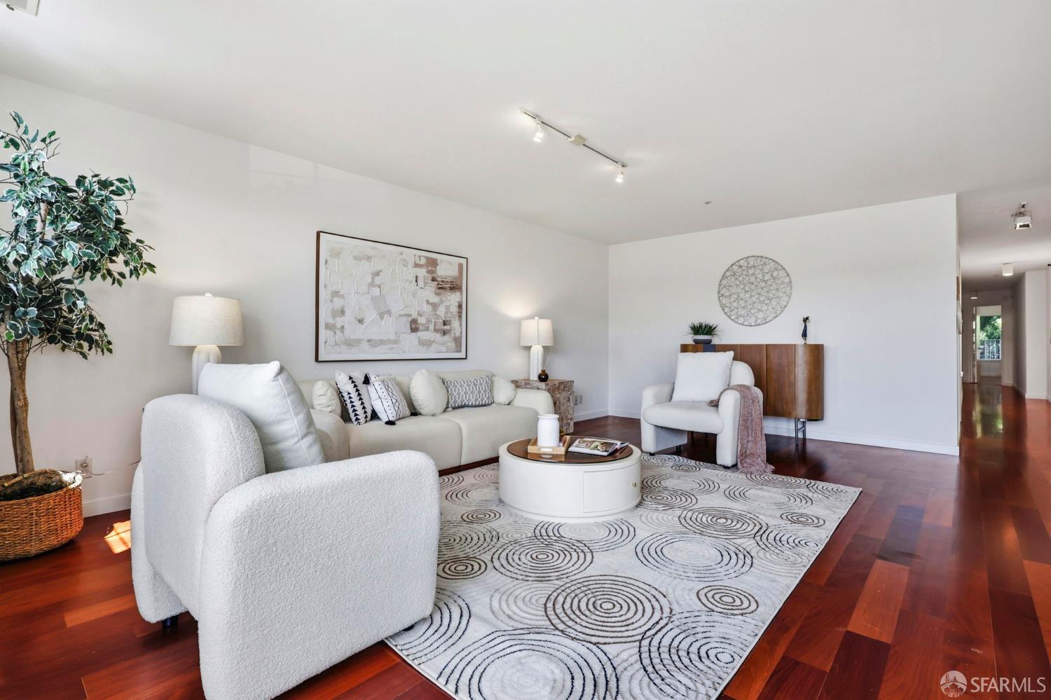 Photo #3: 426121923 Listing: Photo #3