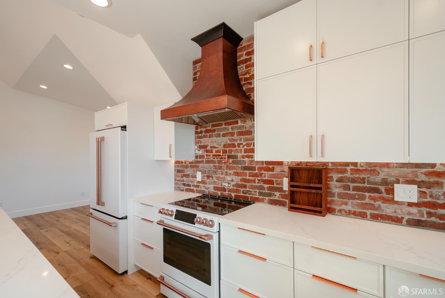 Detail Gallery Image 12 of 34 For 60 Carmelita St, San Francisco,  CA 94117 - 2 Beds | 2 Baths