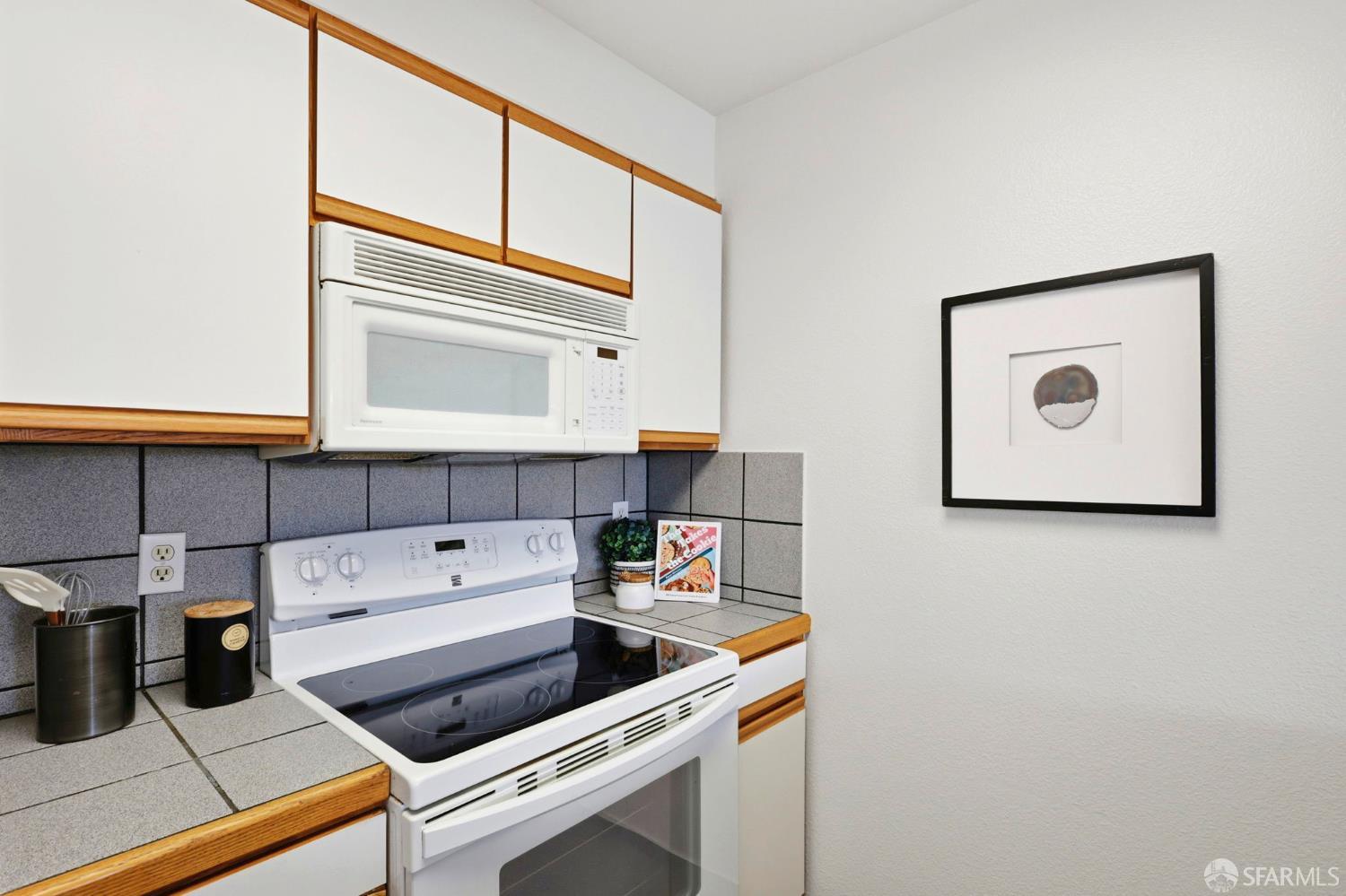 Photo #9: 426121923 Listing: Photo #9