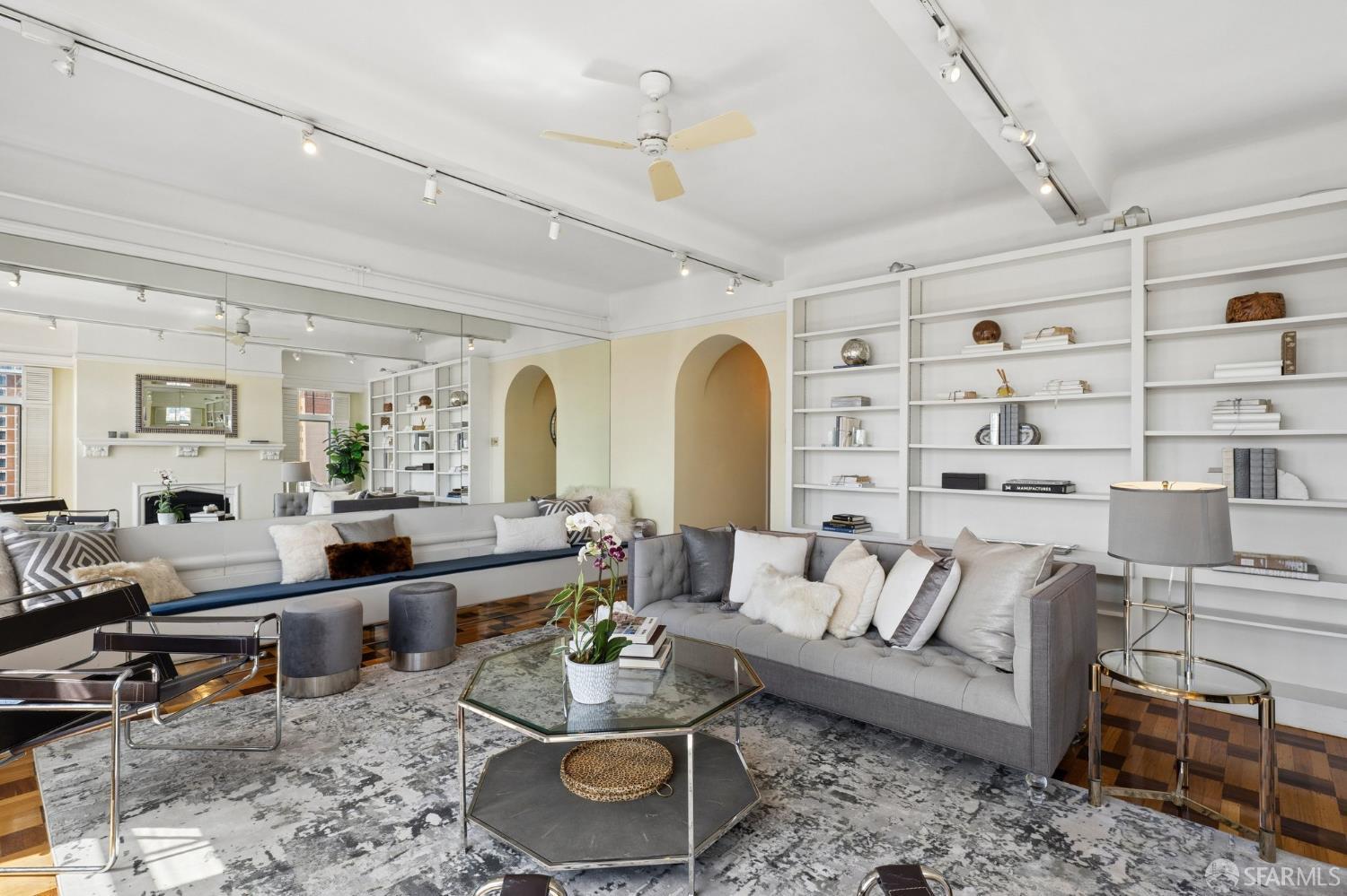 Photo #4: 426120848 Listing: Photo #4