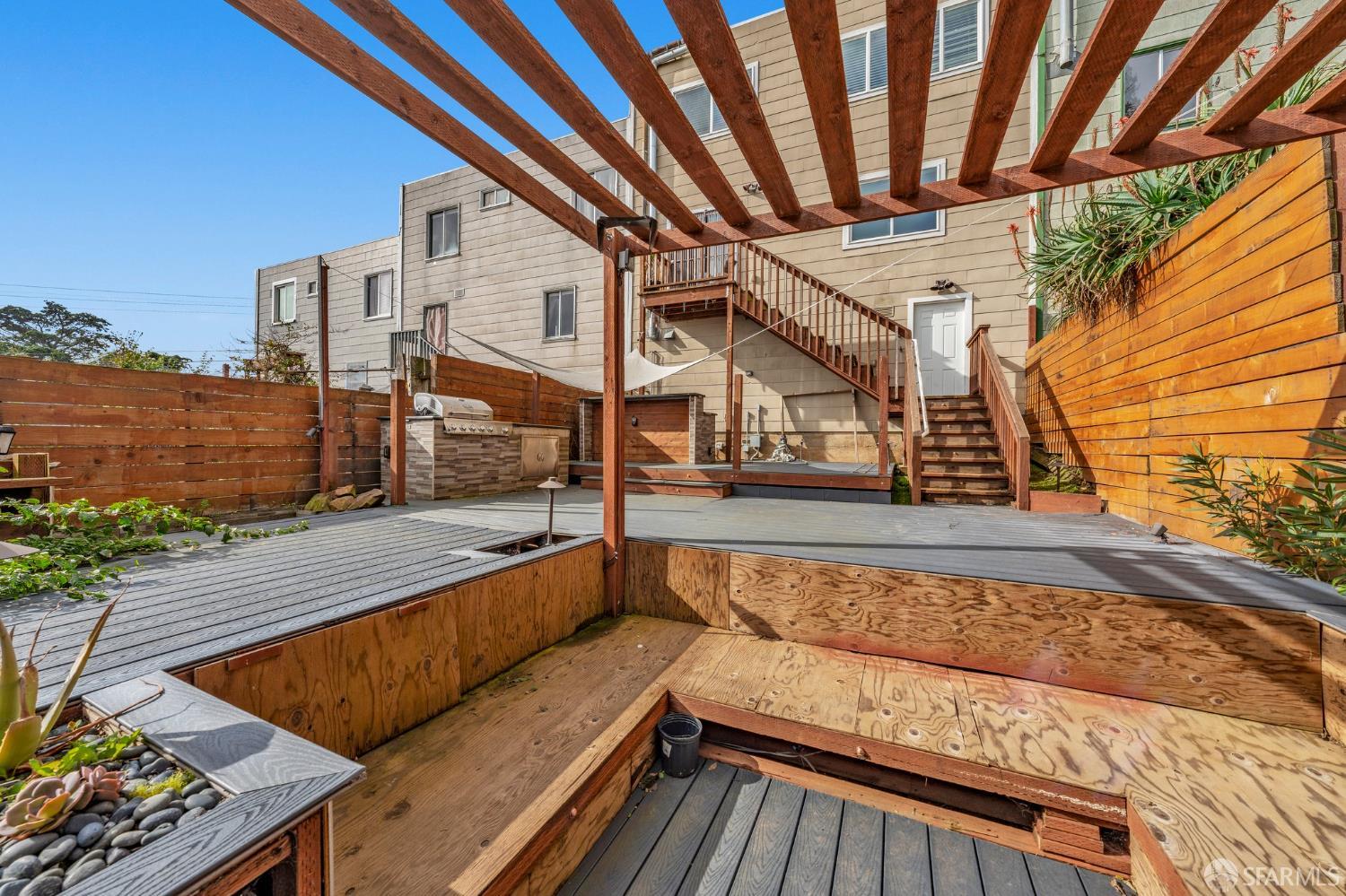 1081 Goettingen, San Francisco, CA, 94134