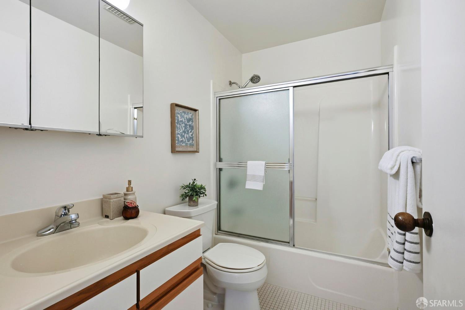 Photo #18: 426121923 Listing: Photo #18