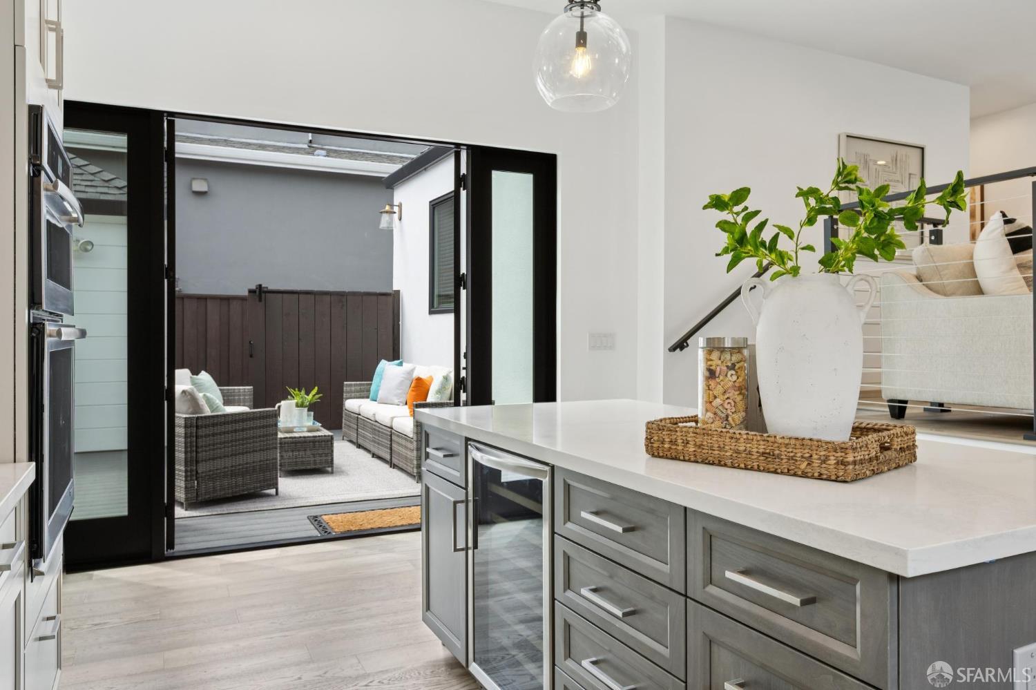 Detail Gallery Image 19 of 50 For 1121 Summer Ave, Burlingame,  CA 94010 - 3 Beds | 2/1 Baths