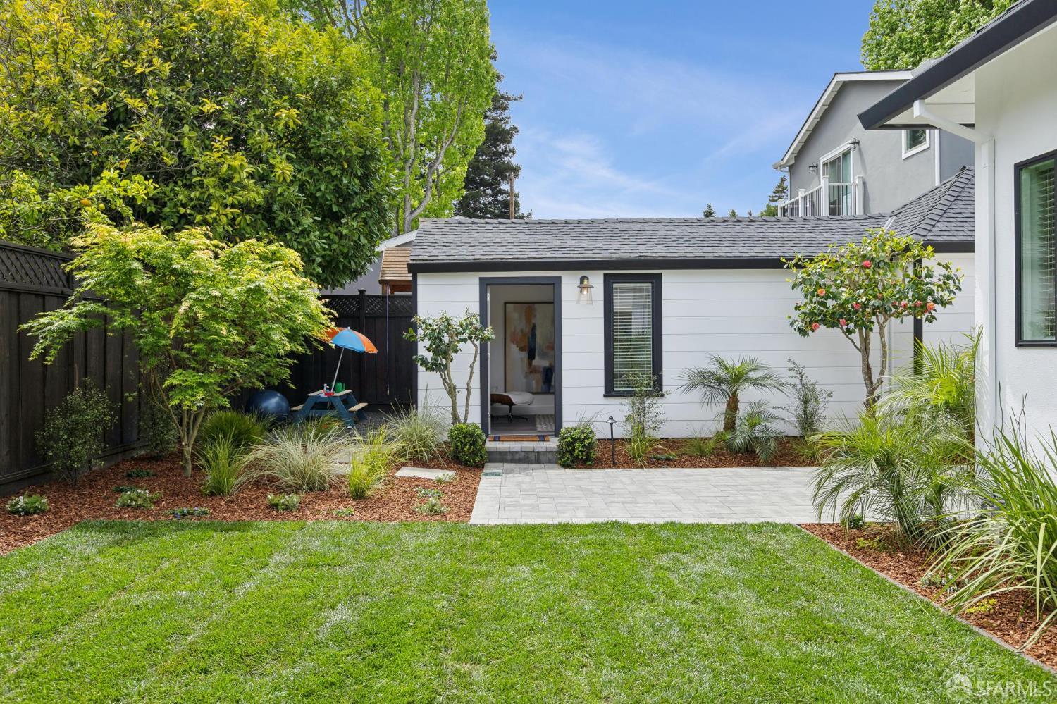 Detail Gallery Image 41 of 50 For 1121 Summer Ave, Burlingame,  CA 94010 - 3 Beds | 2/1 Baths