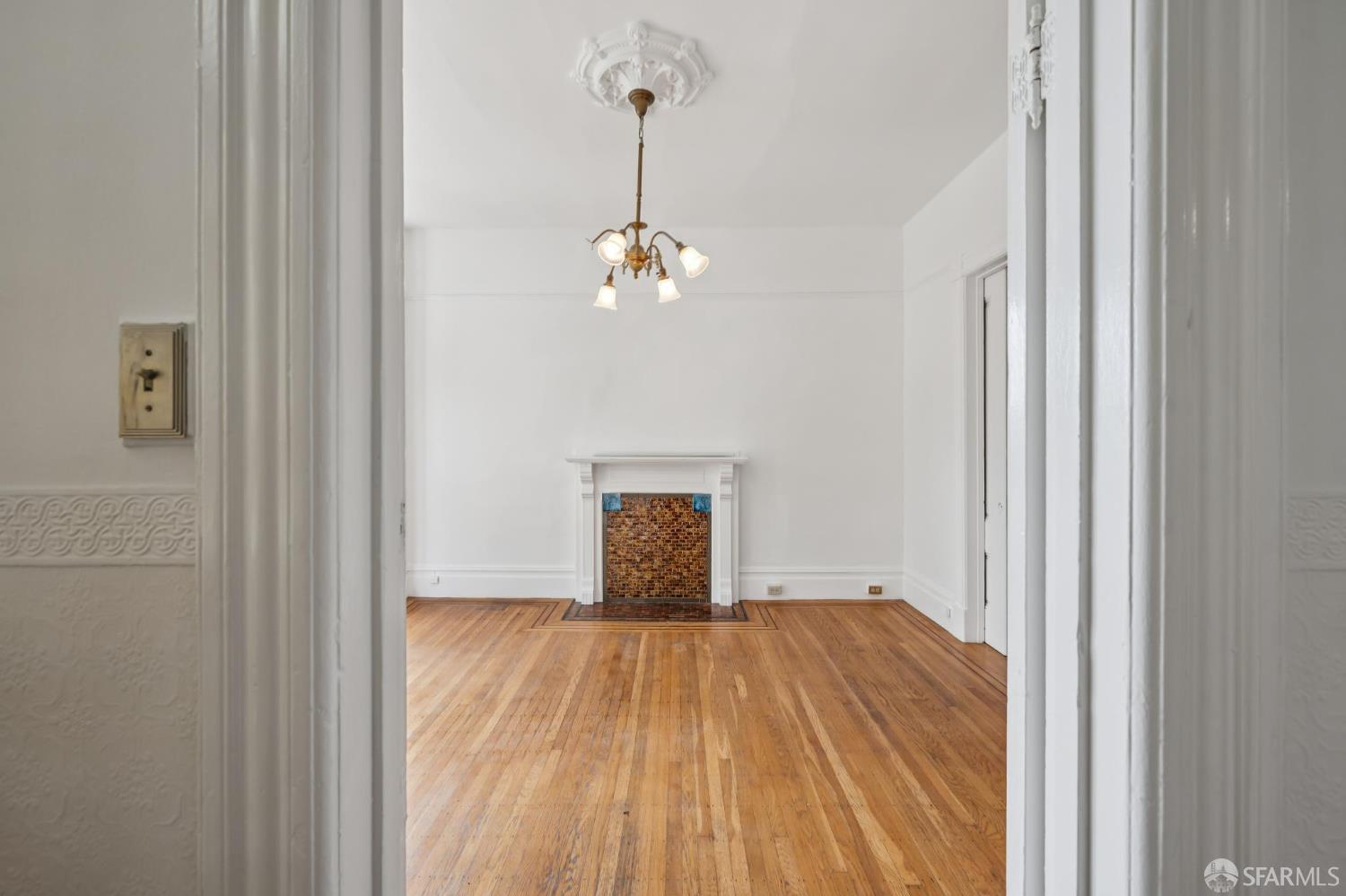 Photo #5: 426122022 Listing: Photo #5