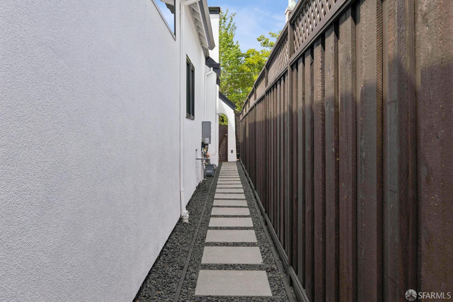 Detail Gallery Image 43 of 50 For 1121 Summer Ave, Burlingame,  CA 94010 - 3 Beds | 2/1 Baths