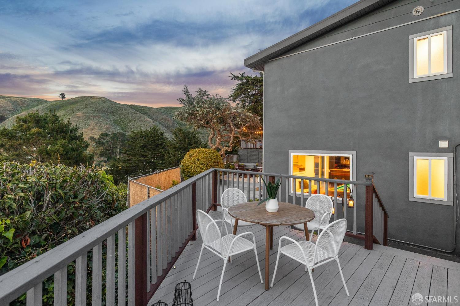 Detail Gallery Image 12 of 94 For 545 Talbot Ave, Pacifica,  CA 94044 - 4 Beds | 3 Baths