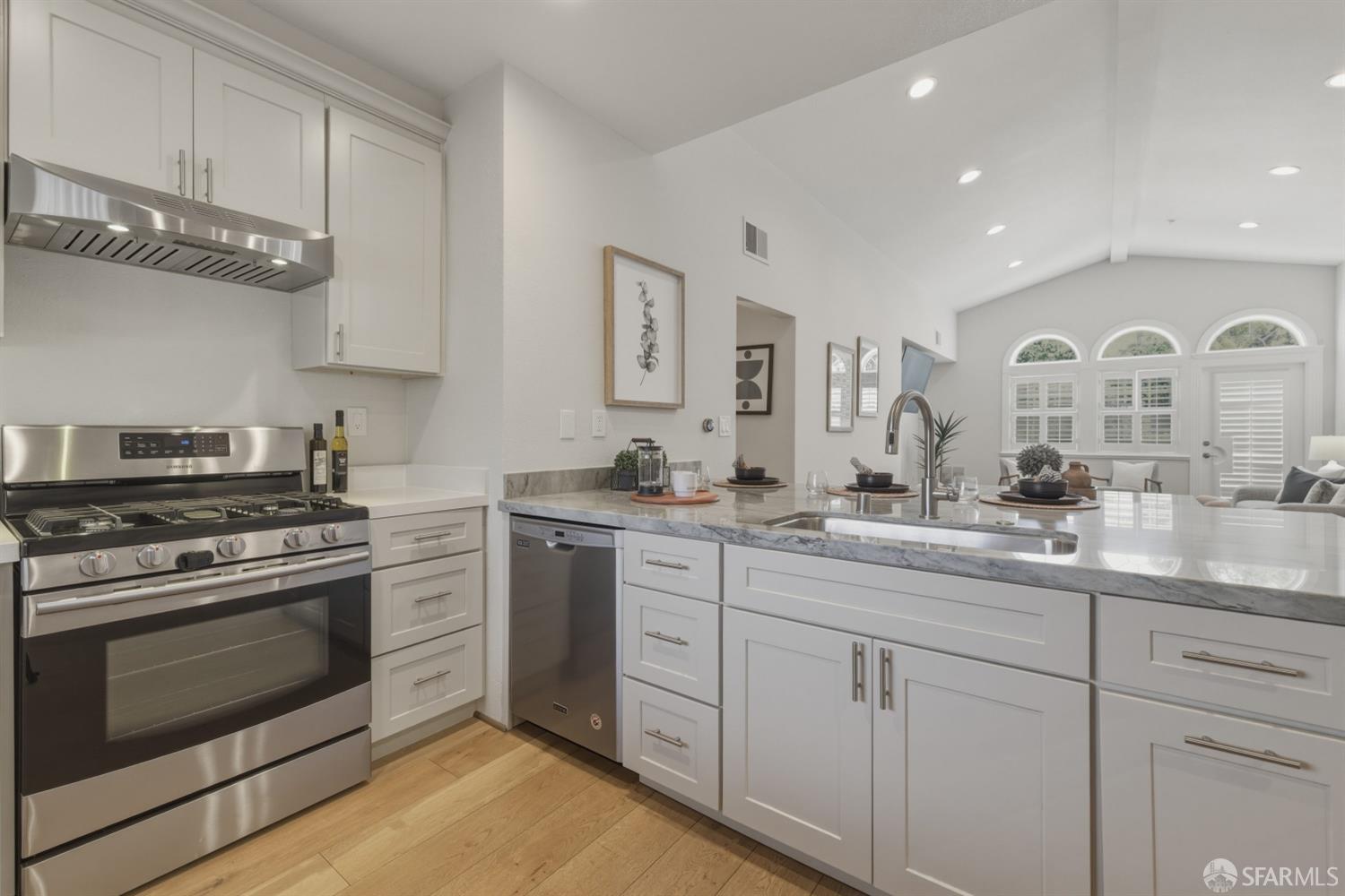 Detail Gallery Image 14 of 44 For 530 El Camino Real #309,  Burlingame,  CA 94010 - 2 Beds | 2 Baths