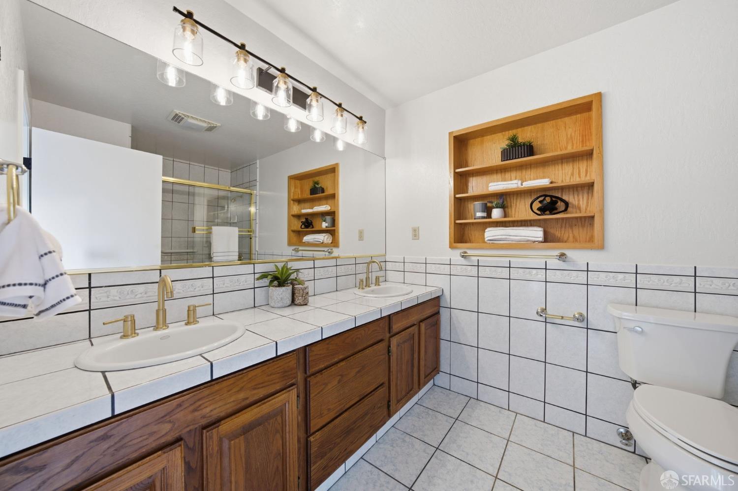 Detail Gallery Image 19 of 52 For 1728 Hubbard Ave, San Leandro,  CA 94579 - 3 Beds | 2/1 Baths