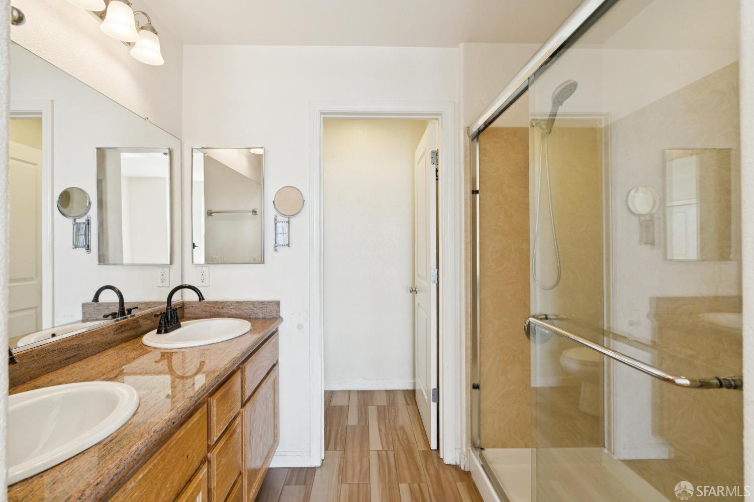 Detail Gallery Image 14 of 31 For 338 Village Ln, Richmond,  CA 94801 - 4 Beds | 4 Baths