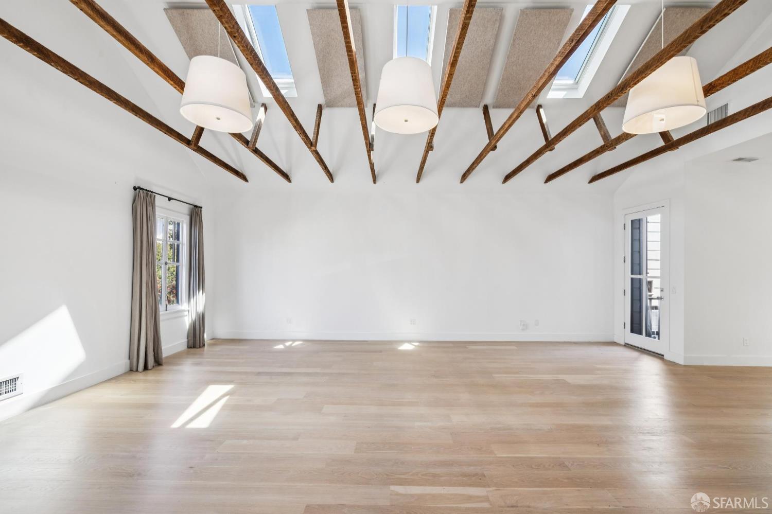 Detail Gallery Image 4 of 44 For 2977 21st St, San Francisco,  CA 94110 - – Beds | – Baths